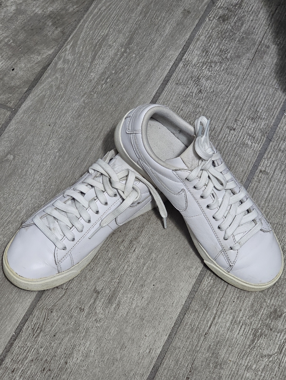 Nike White Low-Top Leather Sneakers Size 6